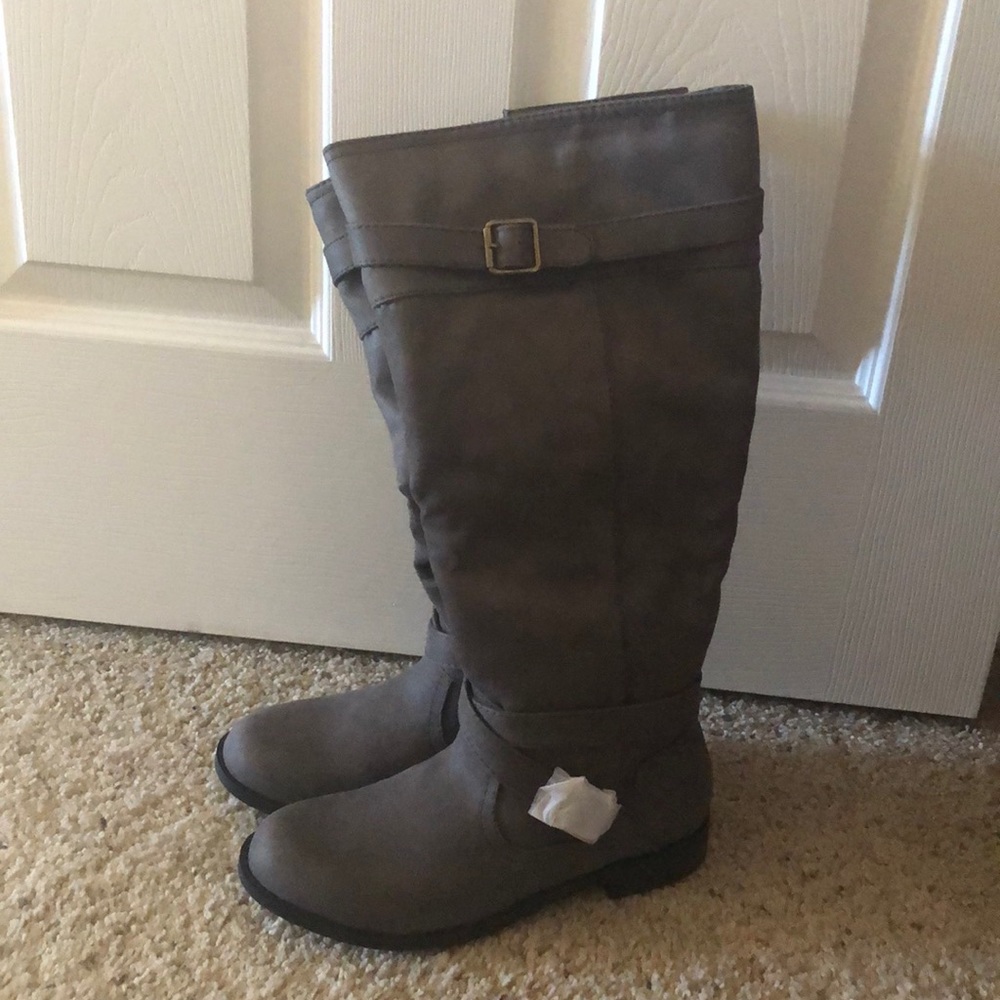 Everyday Cozy Gray Boots